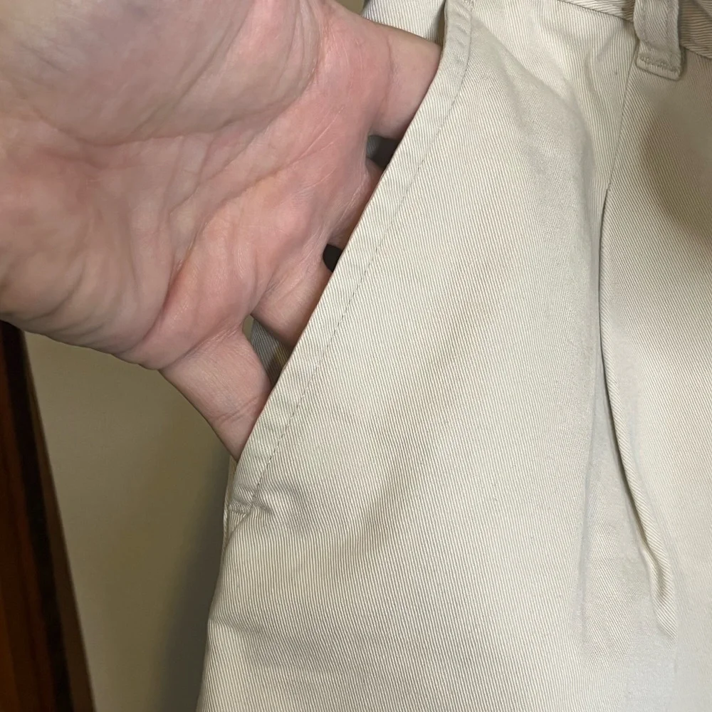 VTG Old Navy Clothing Co. Women's Waist 28 Pleated High-Waist Khaki Shorts